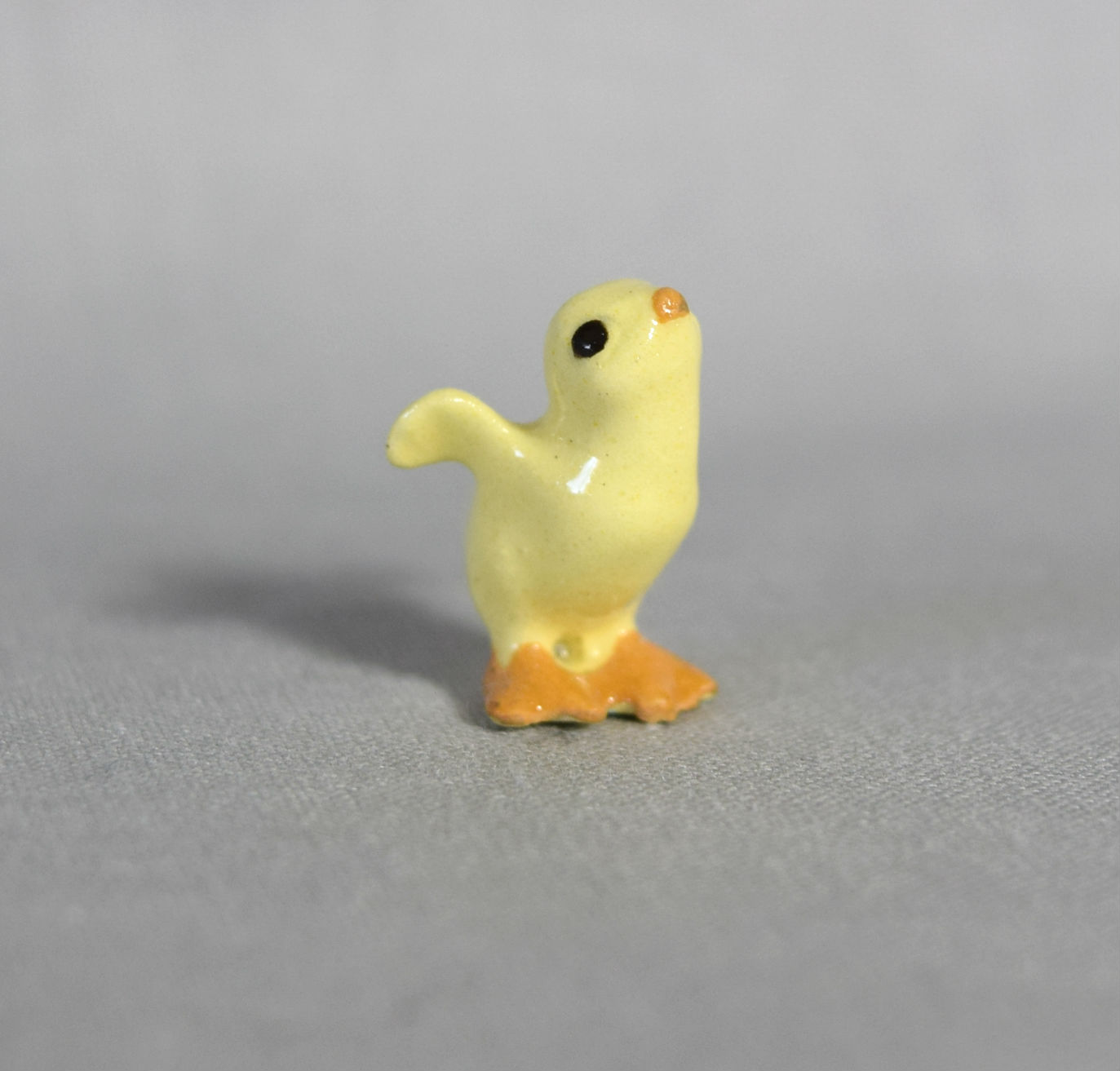 Chick, wings up  -image