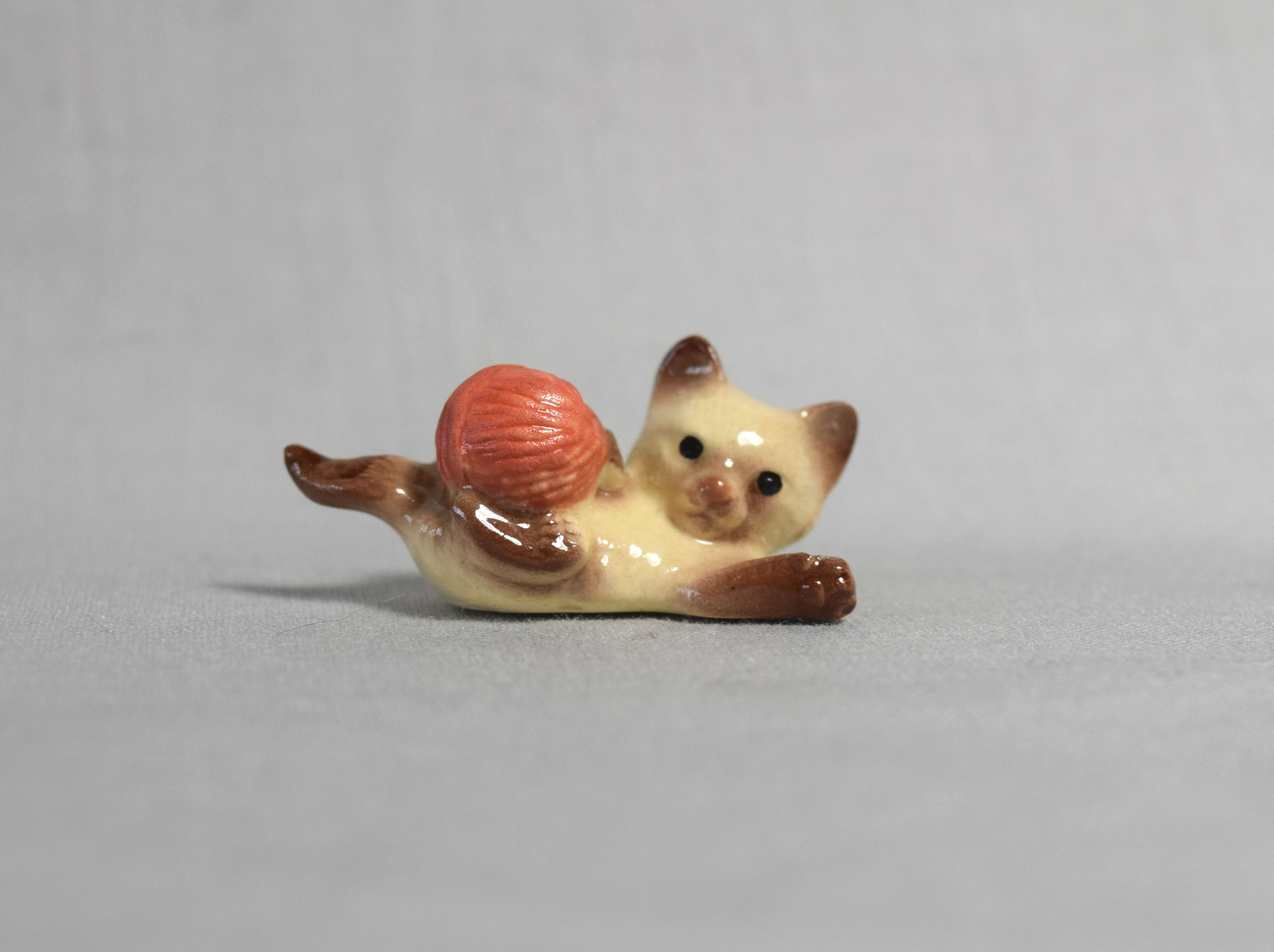 Siamese Kitten and yarn (reclining)-image