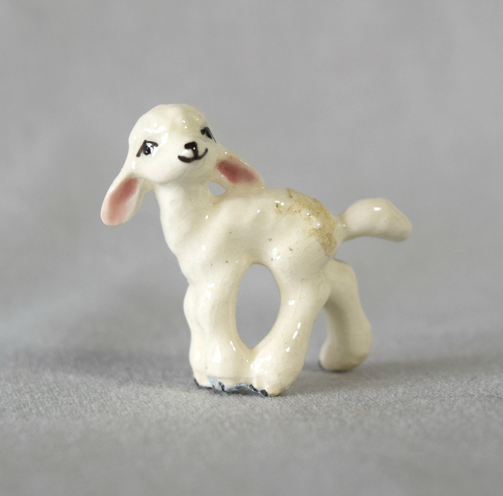 Lamb, head turned-image