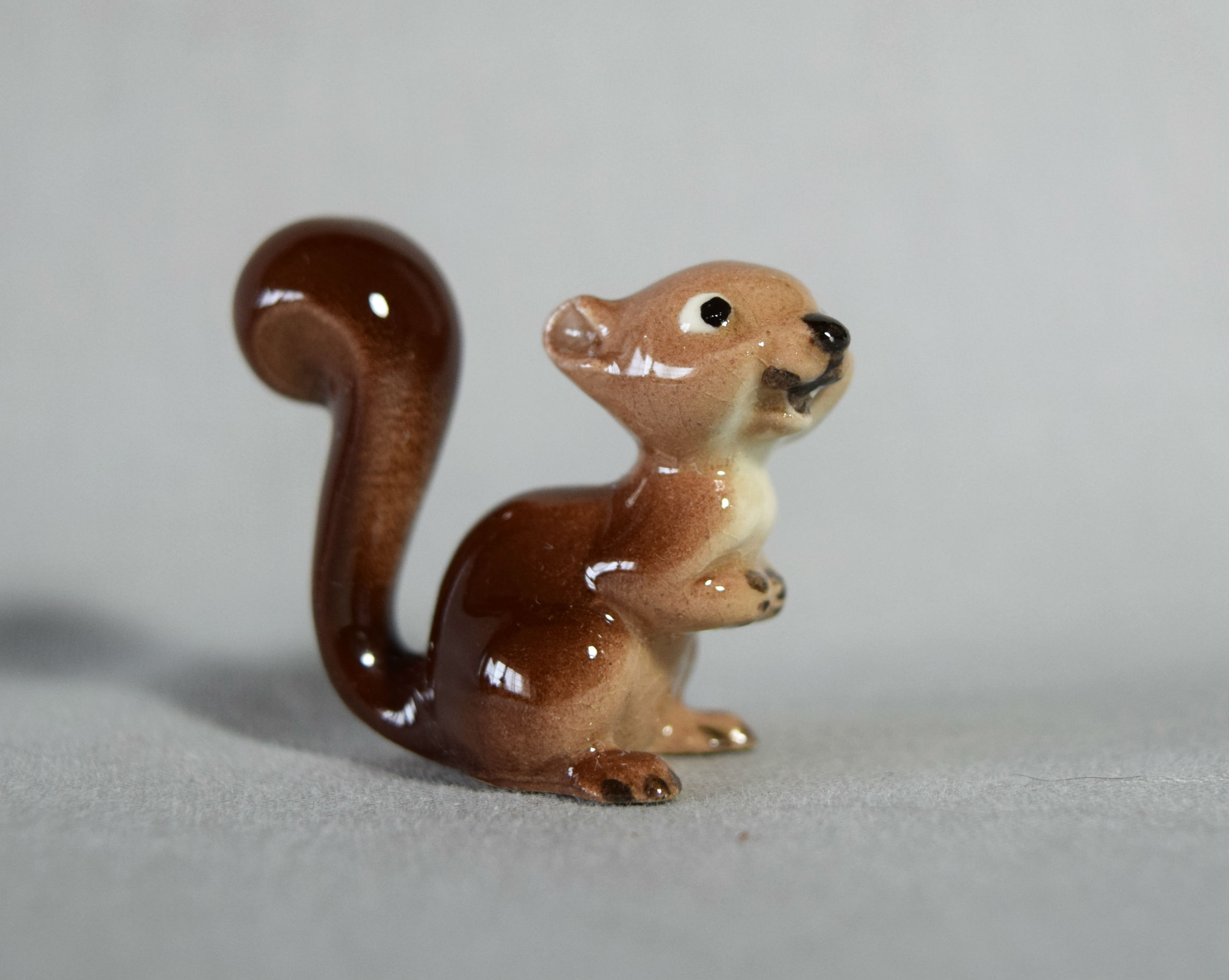 Squirrel Mama, curved tail-image