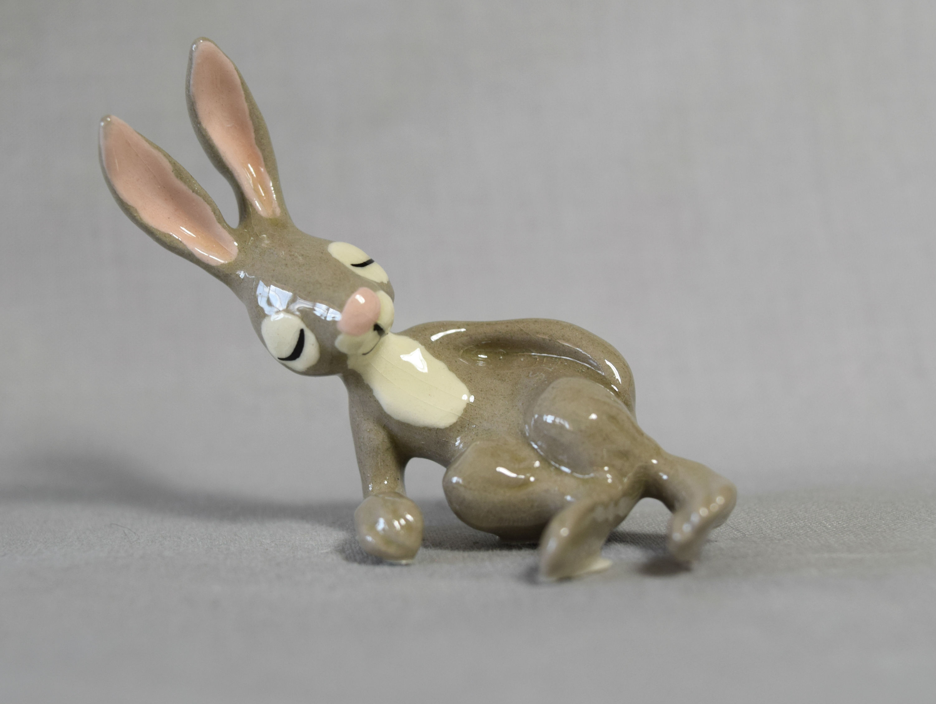Hare, right arm extended-image