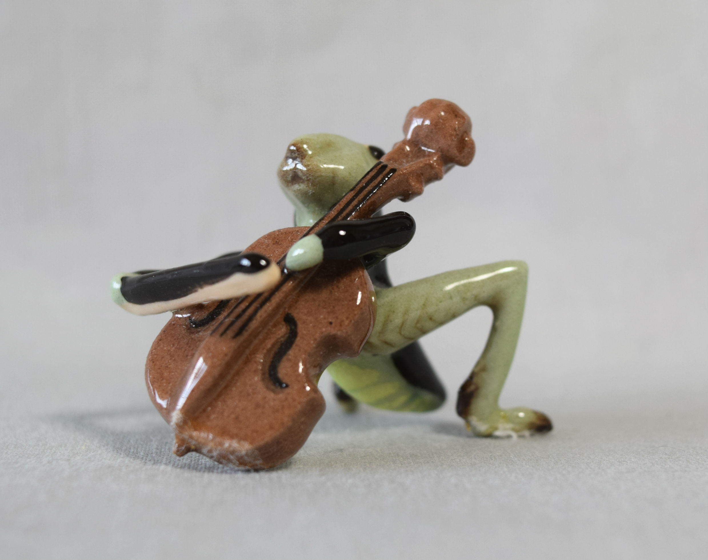 (Bug Band) Grasshopper with Cello-image