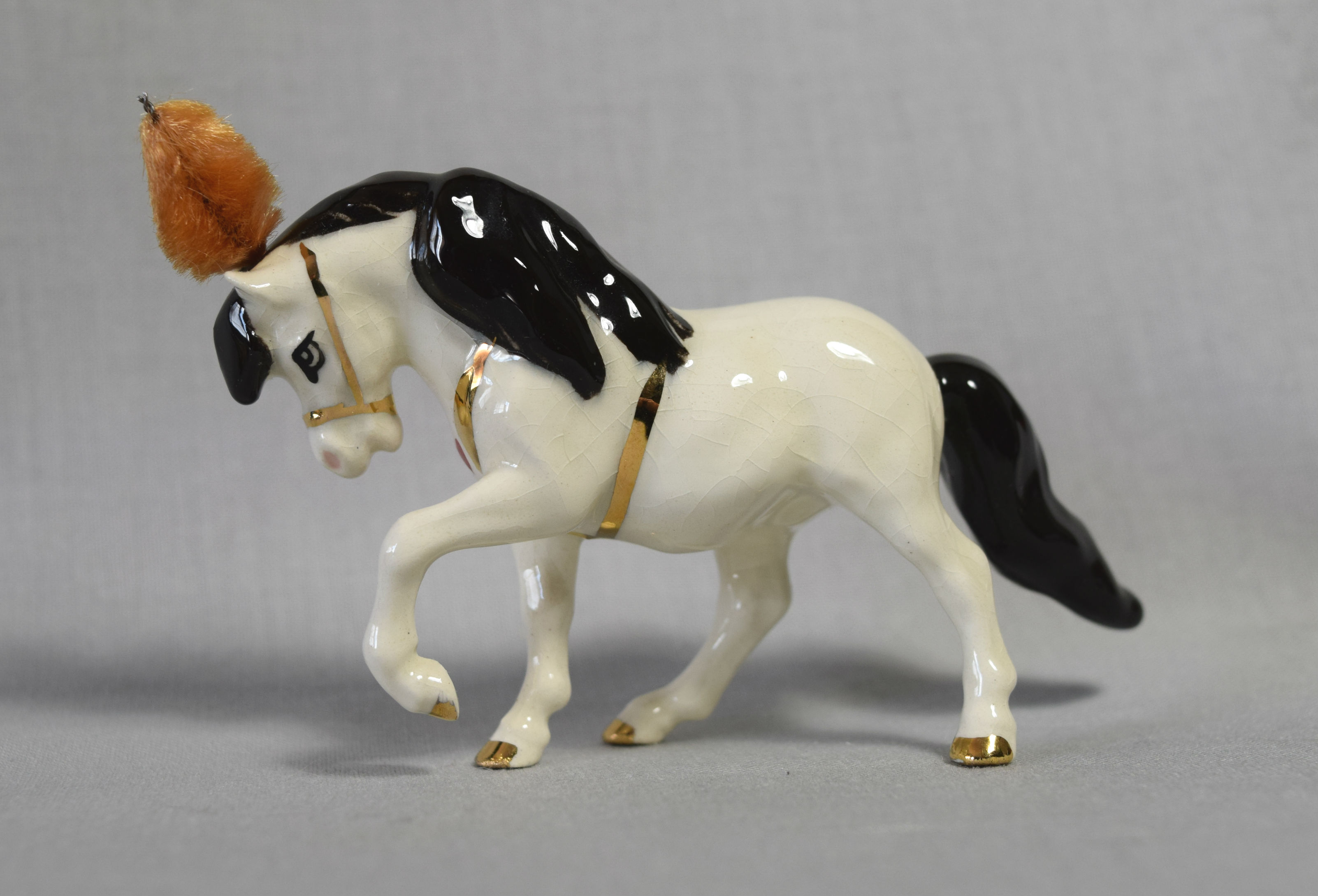 Circus Pony, head down-image