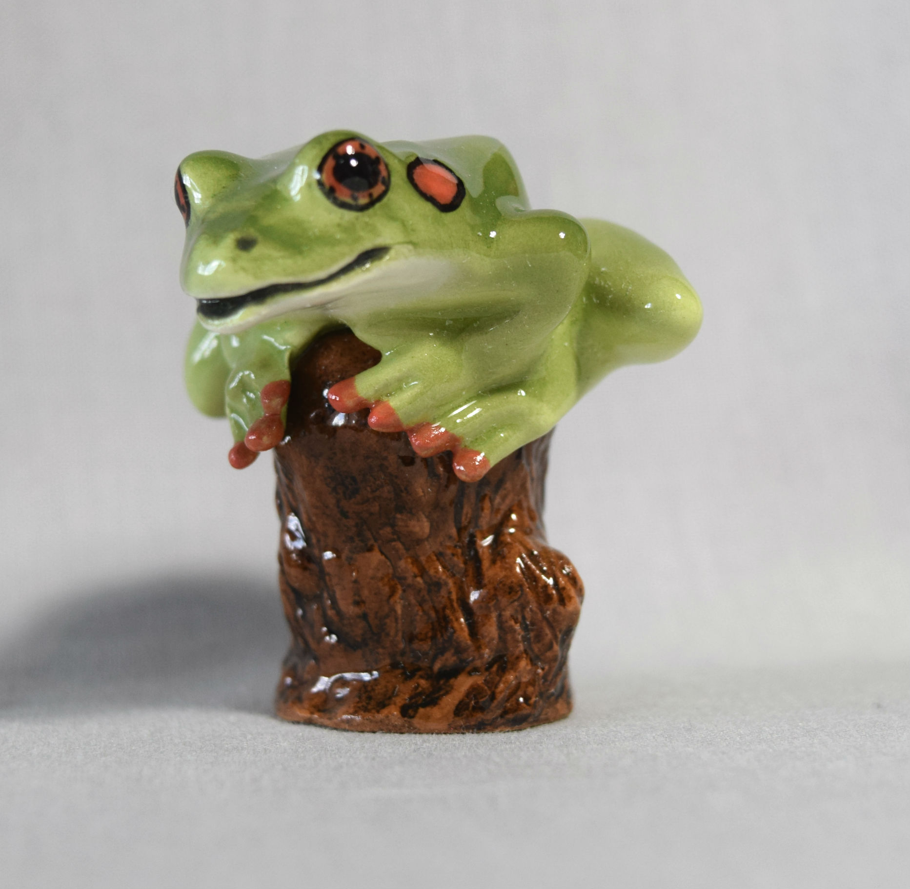 Tree Frog on Stump-image