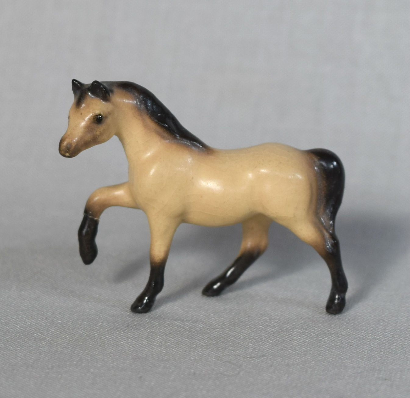 Mini Mini Mare, walking-image