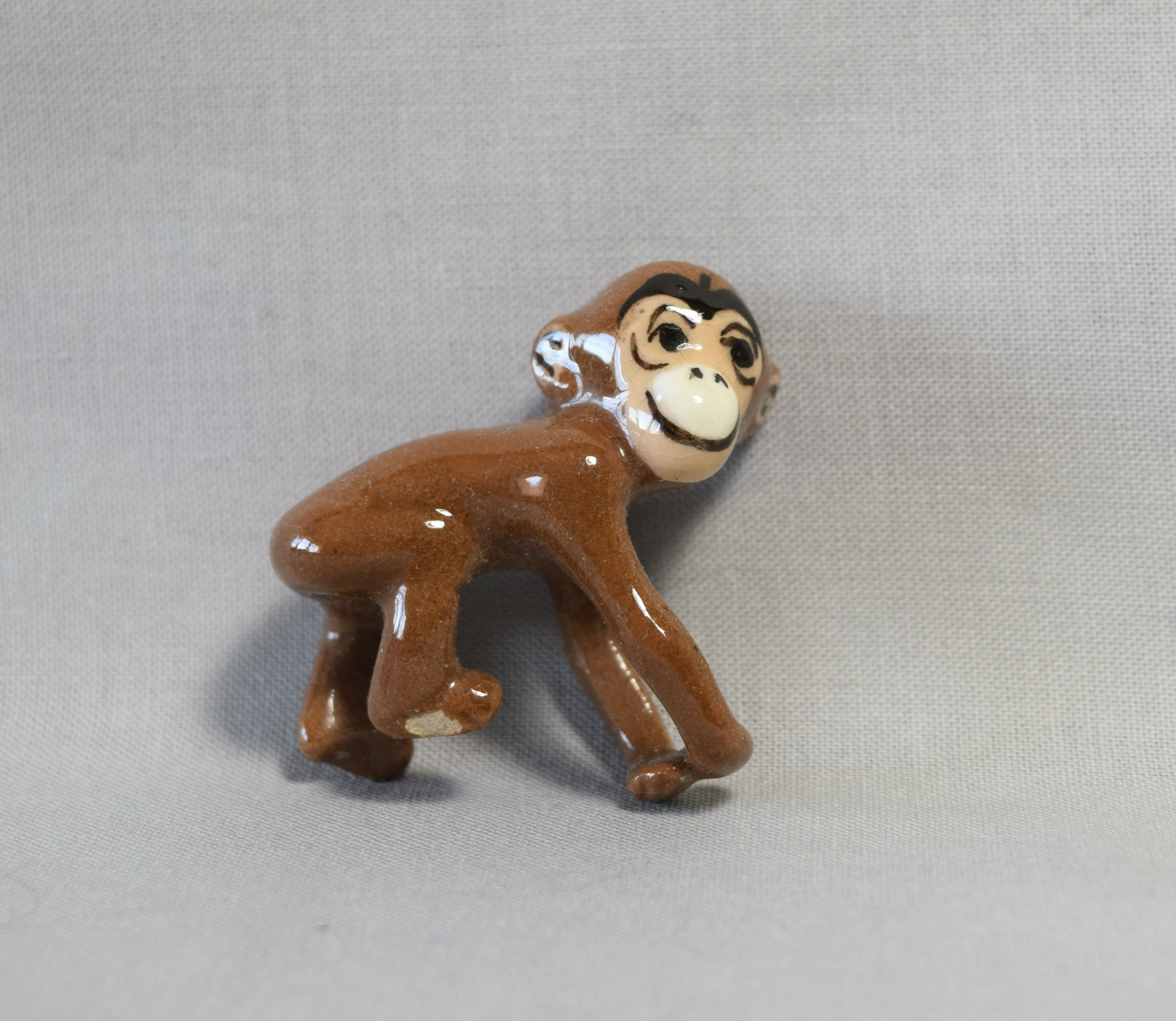 Monkey, climbing, arms forming circle-image