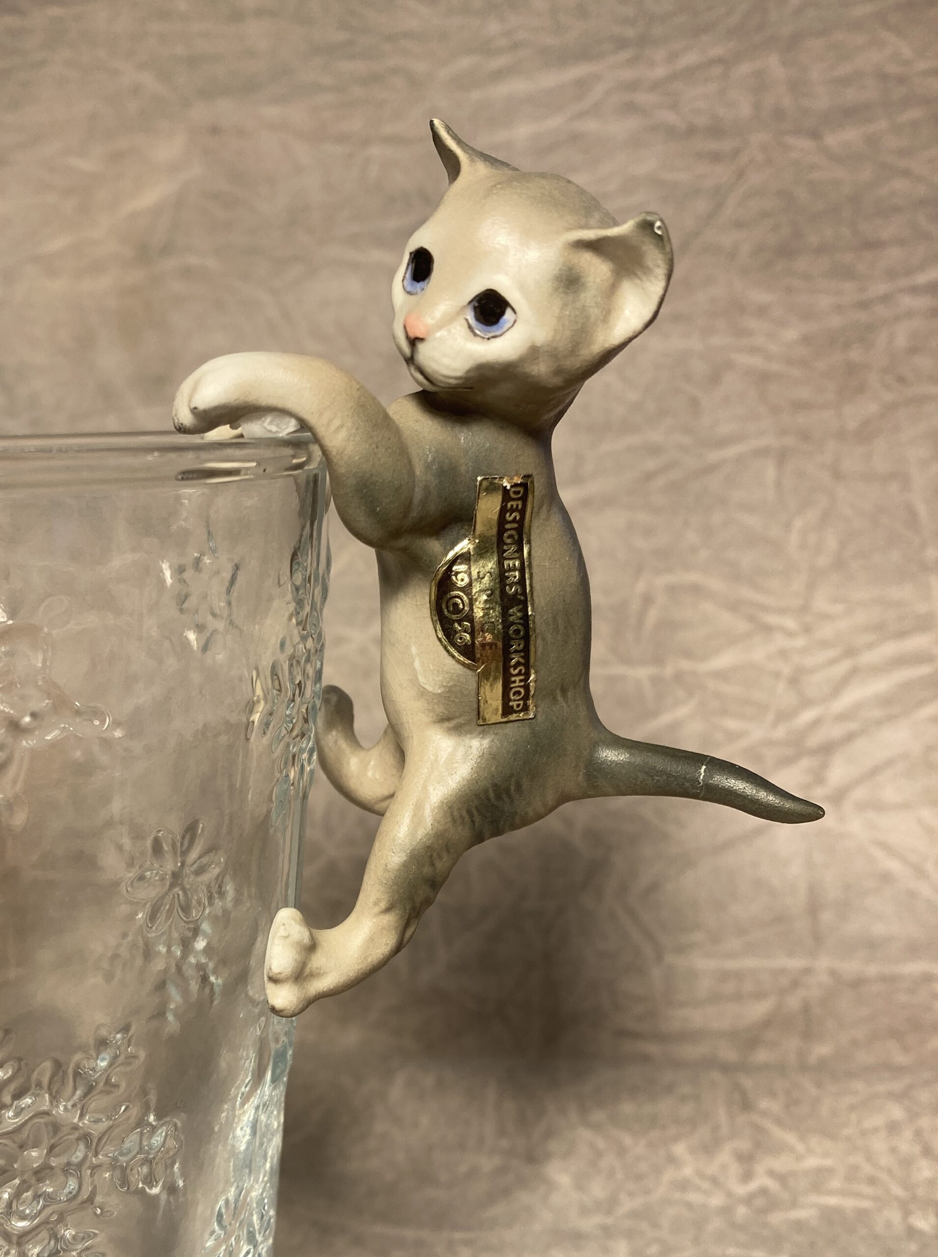 Kitten, climbing "Spice"-image