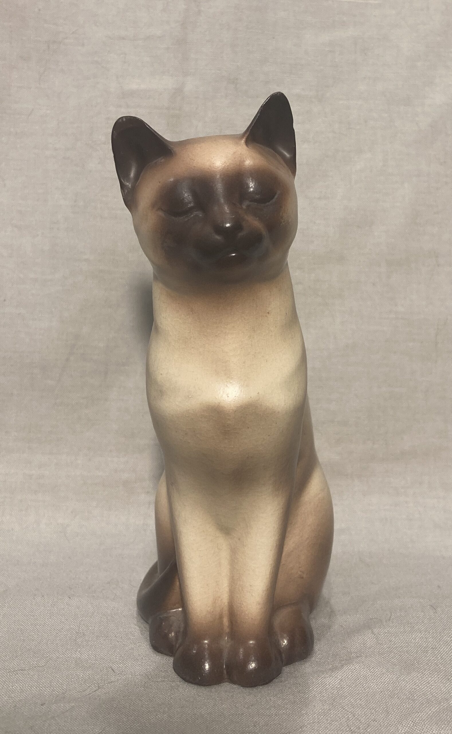 Siamese Kitten, seated "Quan Yen"-image